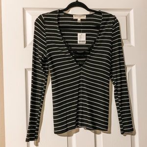 Black and white lace front long sleeve, size L